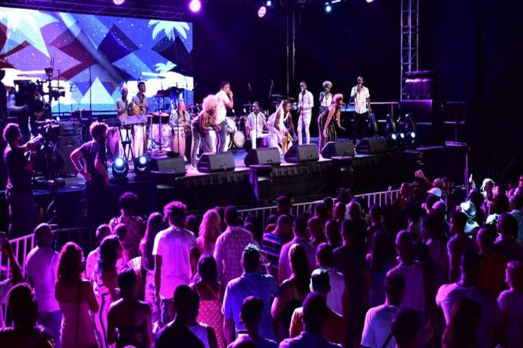 tourists-expressed-admiration-for-cuban-music-in-varadero-josone